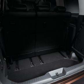 Singapore-Nissan-Elgrand-luxury-minivan-trunk
