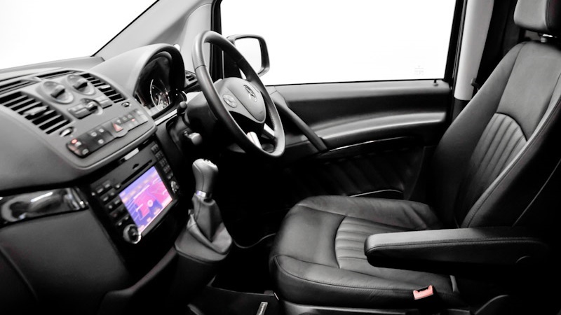 singapore-mercedes-viano-luxury-minivan-front-seats
